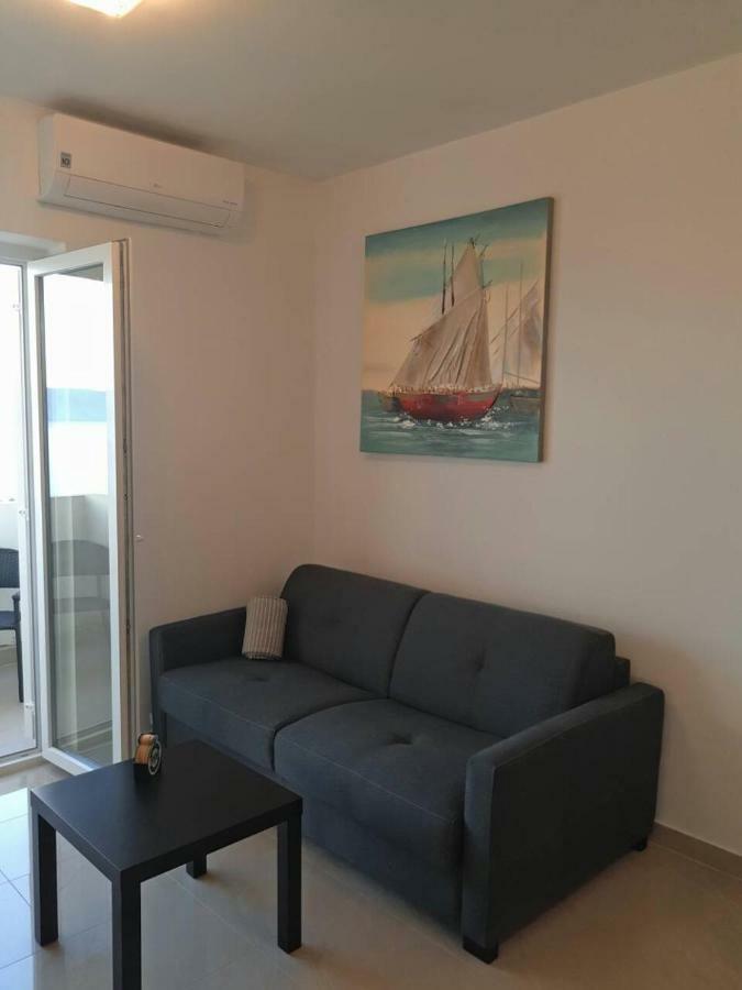 Studio Apartment Novi Vinodolski Bagian luar foto